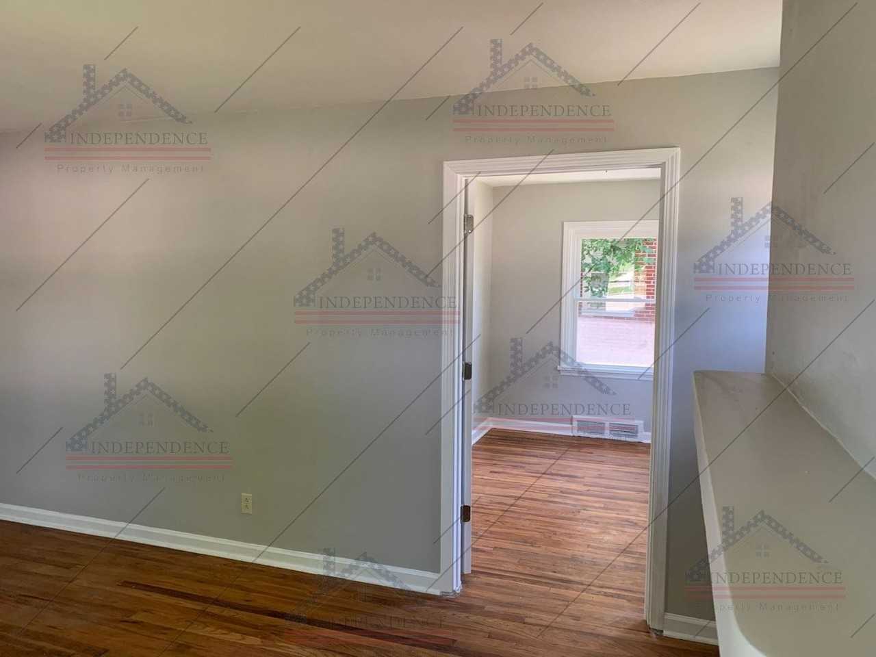 1319 Everett Dr - Photo 3 of 14