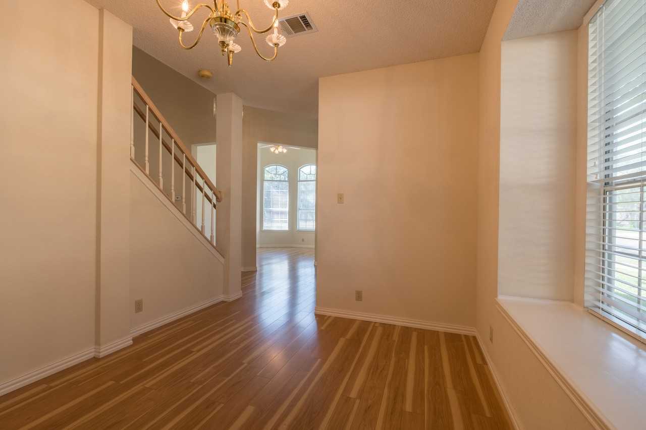 1015 Hawk Ct - Photo 3 of 43