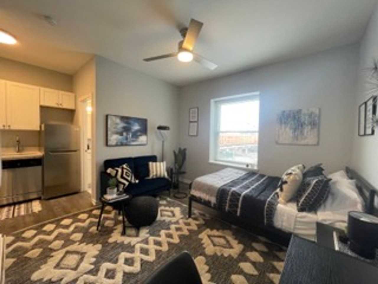 5240 5240 N. Winthrop - 409 #409 - Photo 3 of 17