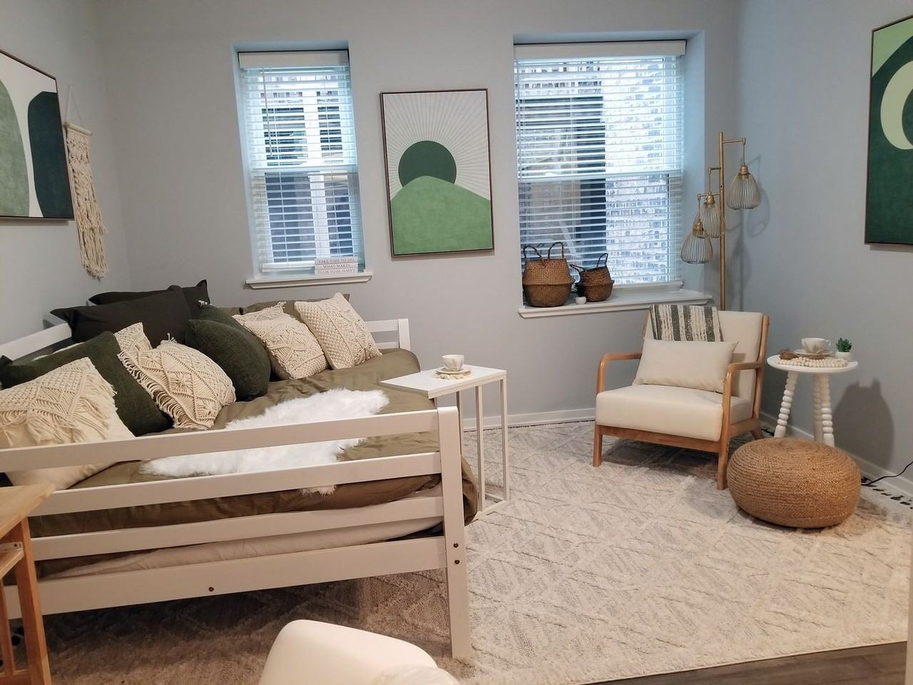 5240 5240 N. Winthrop - 413 #413 - Photo 2 of 11