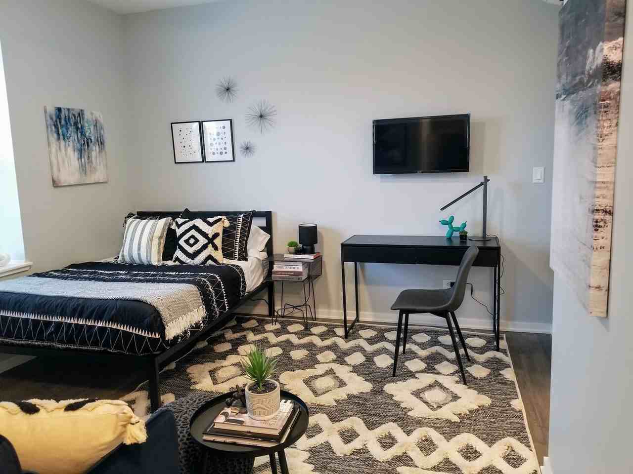 5240 5240 N. Winthrop - 316 #316 - Photo 4 of 12