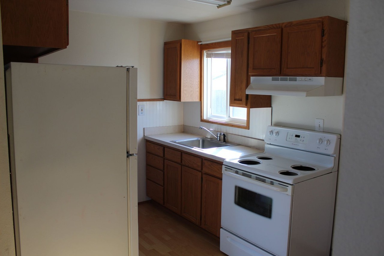 1110 S Beeman St - Photo 2 of 10