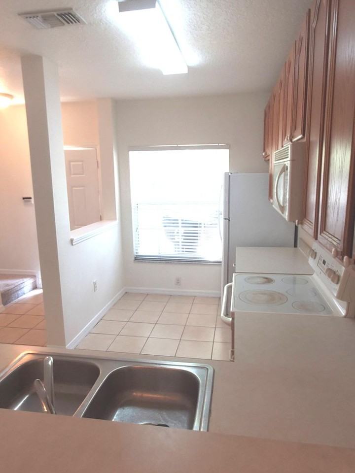 219 Weymouth Dr - Photo 2 of 14