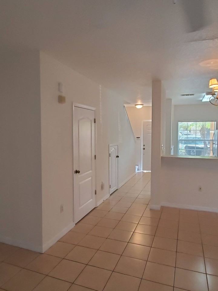 219 Weymouth Dr - Photo 7 of 14