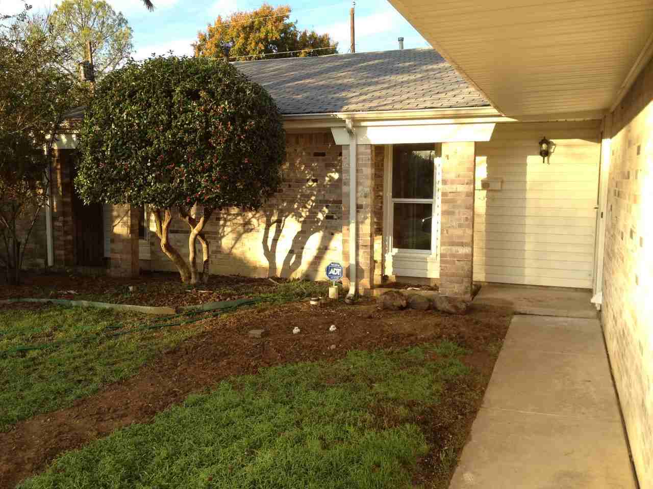 3505 Hanover Ln - Photo 3 of 5