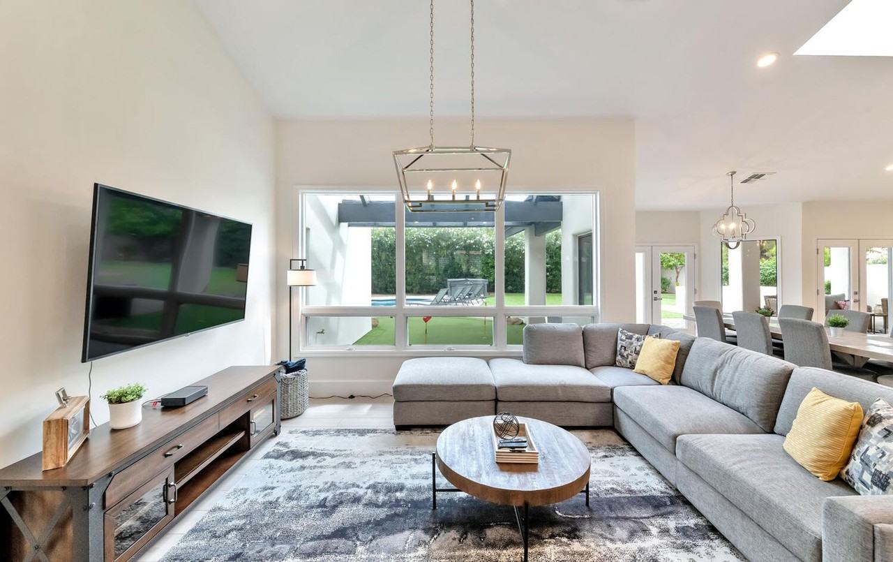 12823 N 78th St - Photo 3 of 27