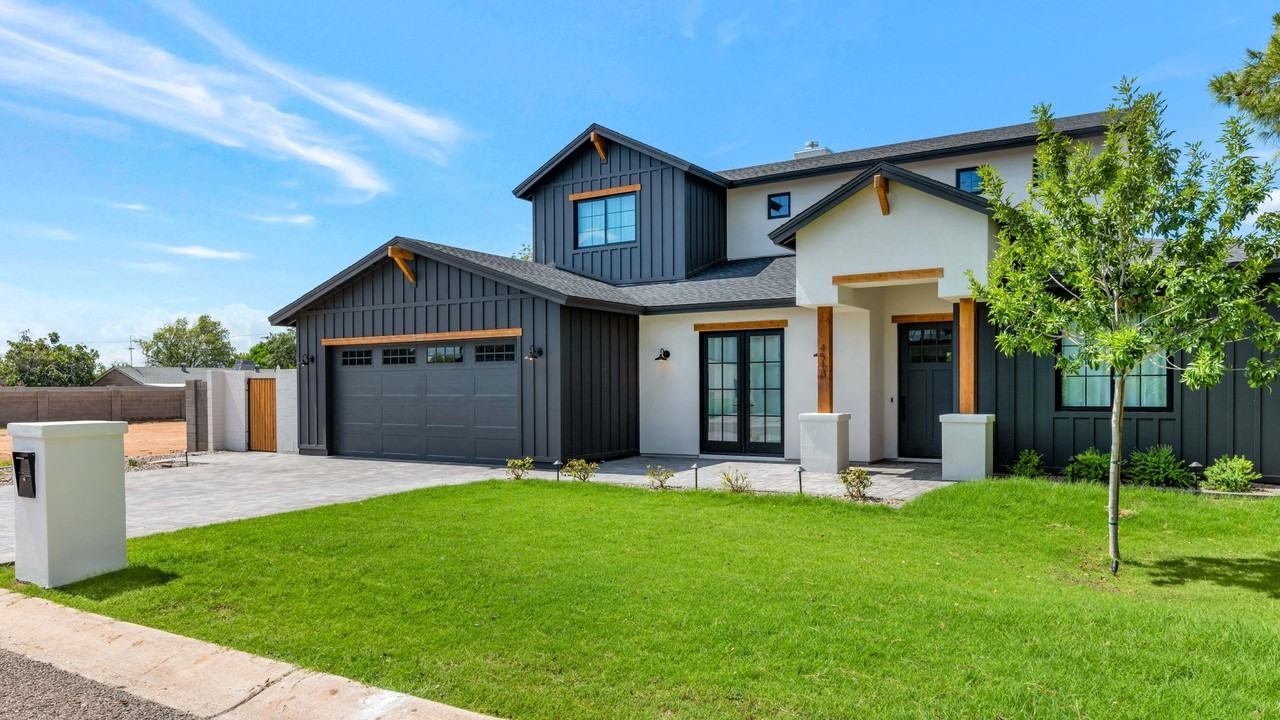 4518 N 39th St - Photo 2 of 29