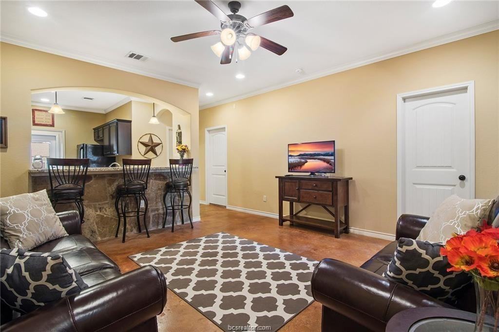 111 Kimber Ln - Photo 3 of 11