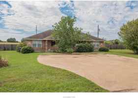 featured image of 3613 Elaine Dr