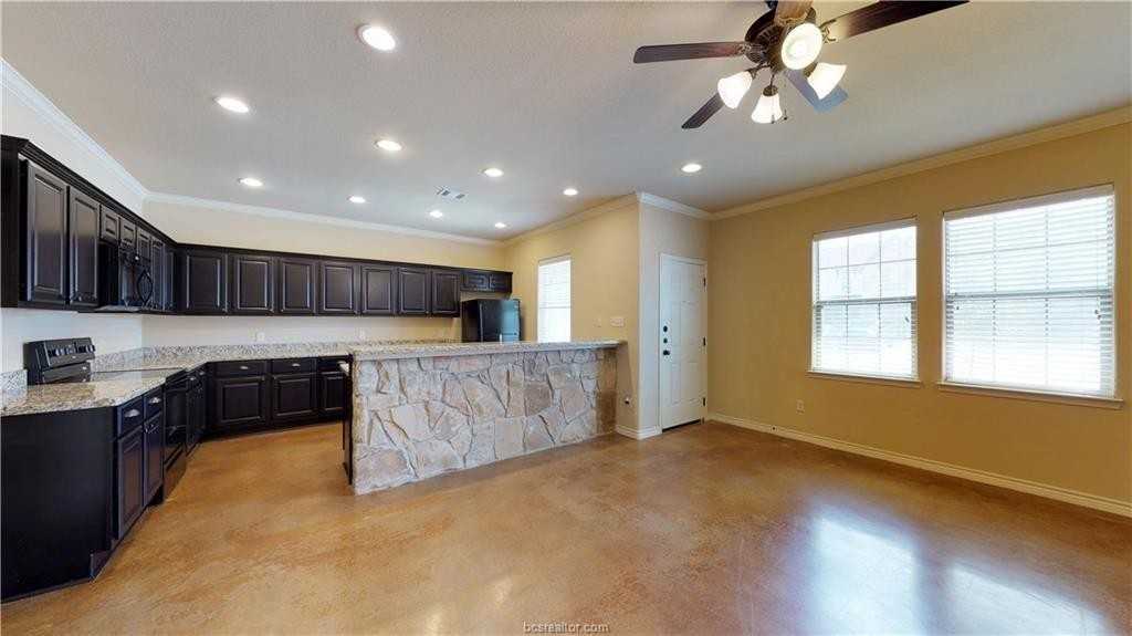 3102 Airborne Ave - Photo 5 of 28