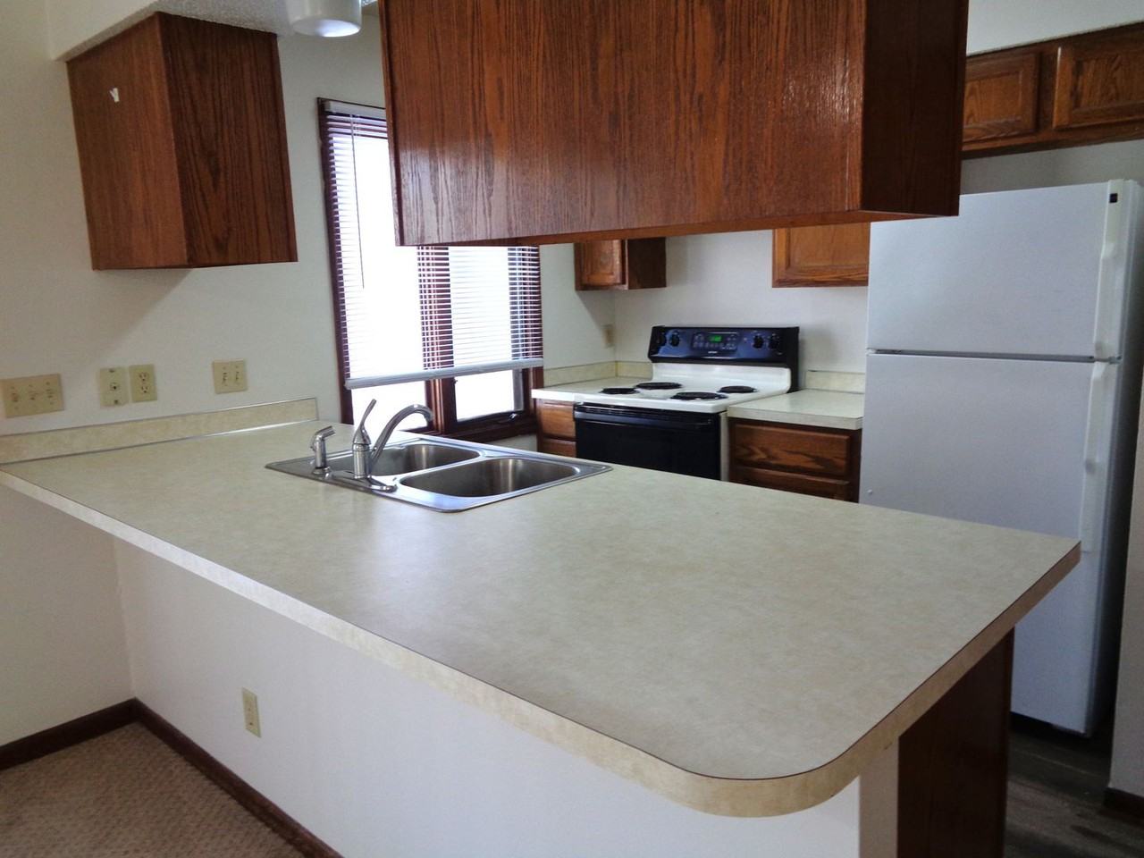 2160 Southwood Pl - Photo 3 of 11