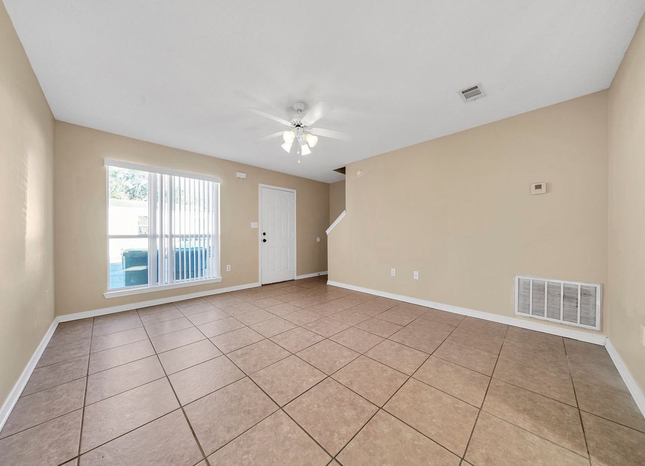 1022 Rockport Dr - Photo 5 of 20