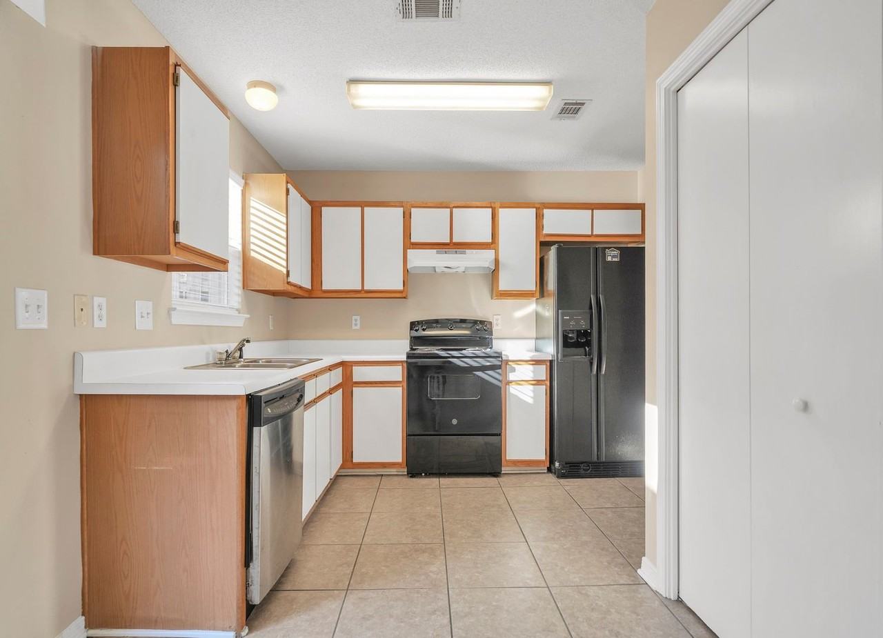 1022 Rockport Dr - Photo 6 of 20