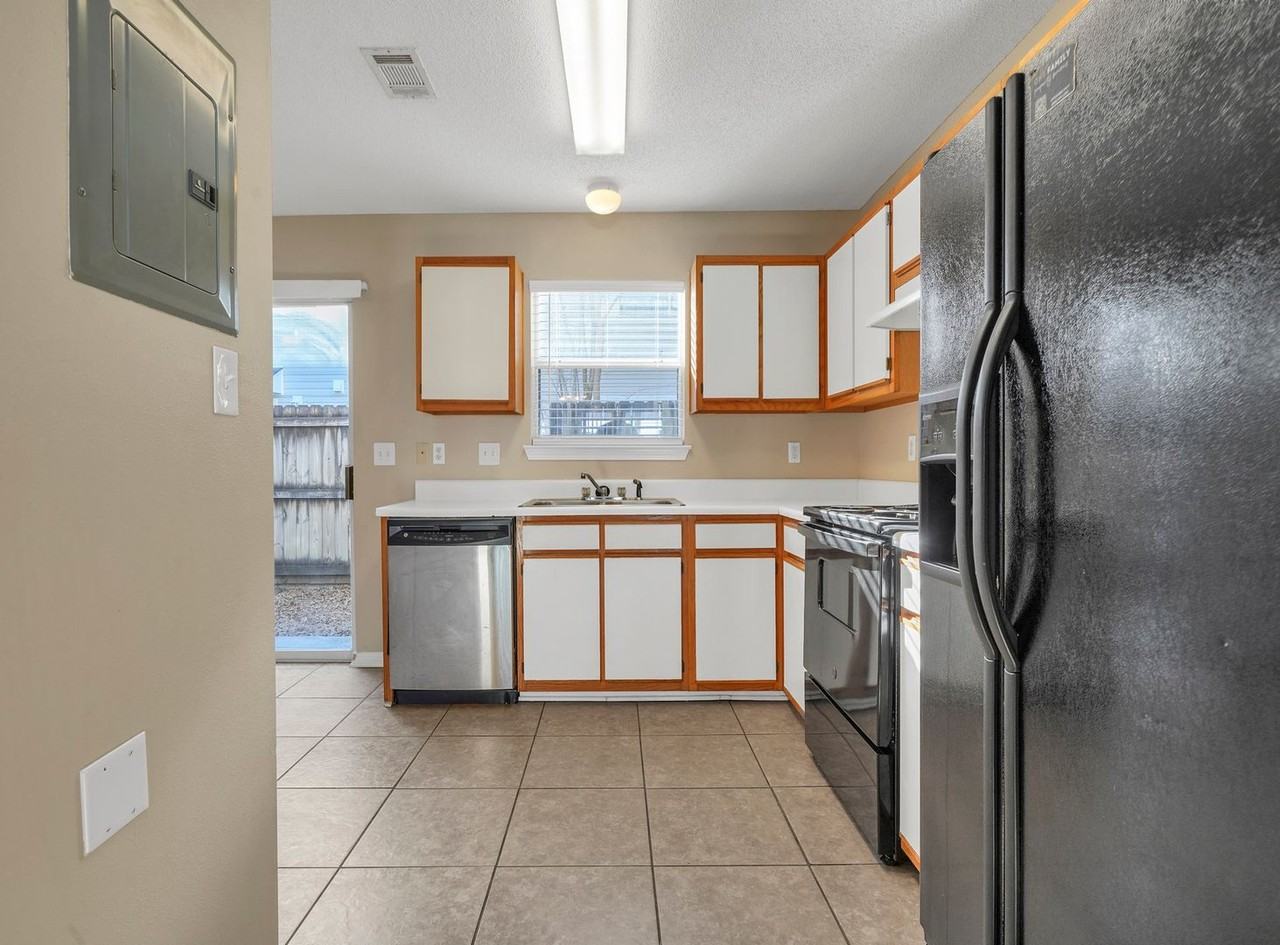 1022 Rockport Dr - Photo 7 of 20