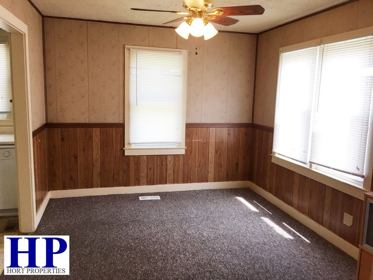 1223 3rd St - Photo 3 of 9