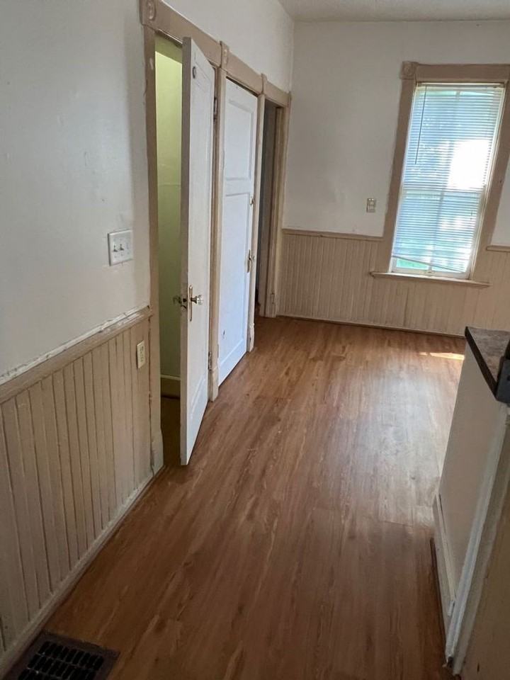 2119 W Brown St - Photo 2 of 10