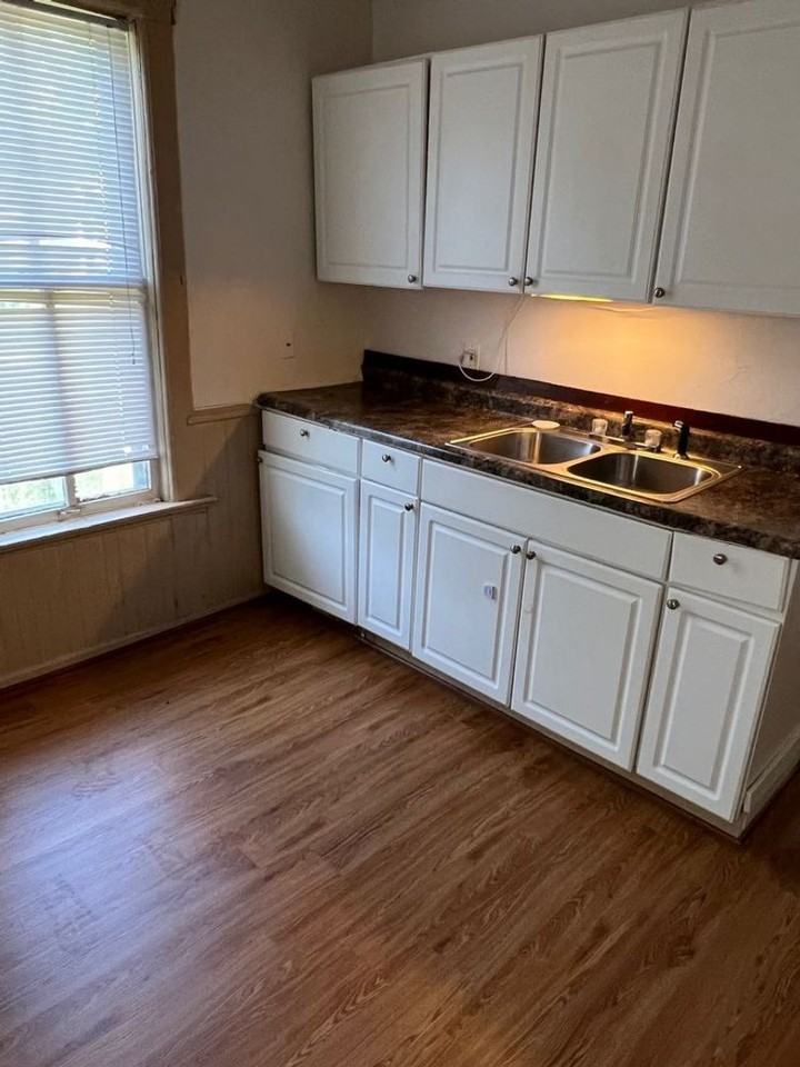 2119 W Brown St - Photo 6 of 10