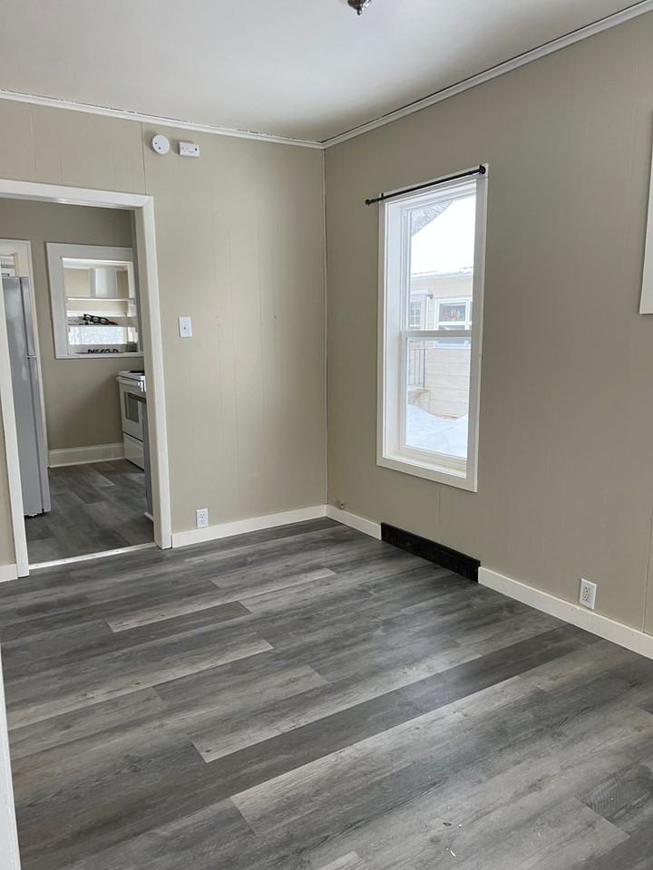 403 W Walker St - Photo 3 of 9