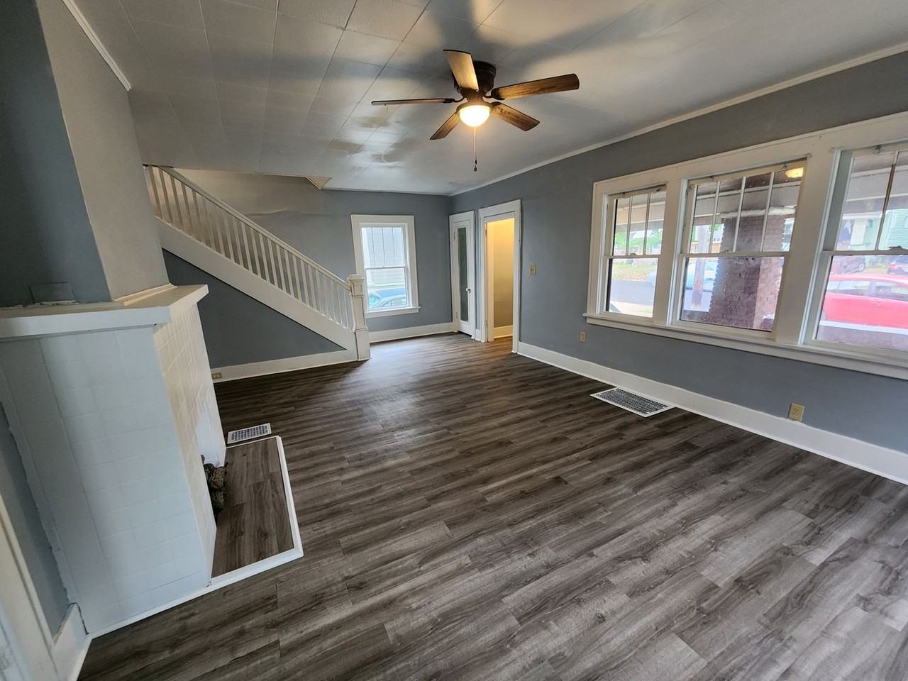 2405 East Ave - Photo 2 of 8