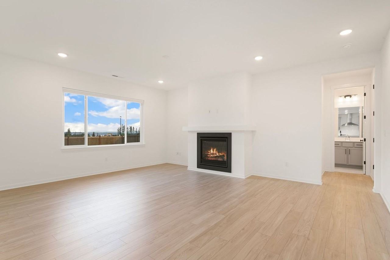 4470 Explorer Ave - Photo 4 of 27