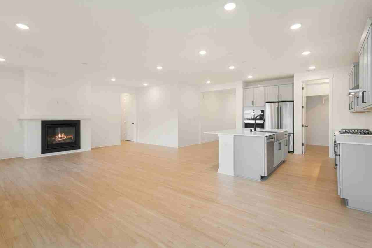 4470 Explorer Ave - Photo 6 of 27