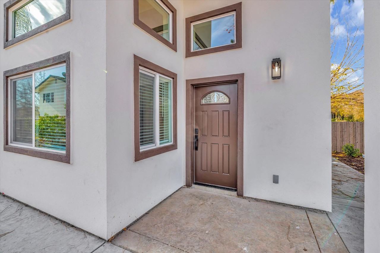 7347 Cross Drive - Photo 5 of 37