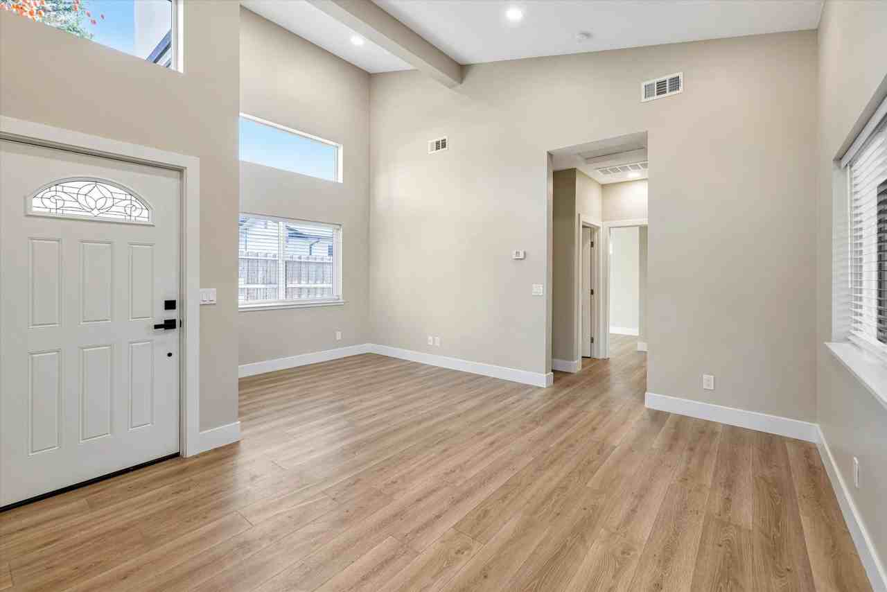 7347 Cross Drive - Photo 6 of 37