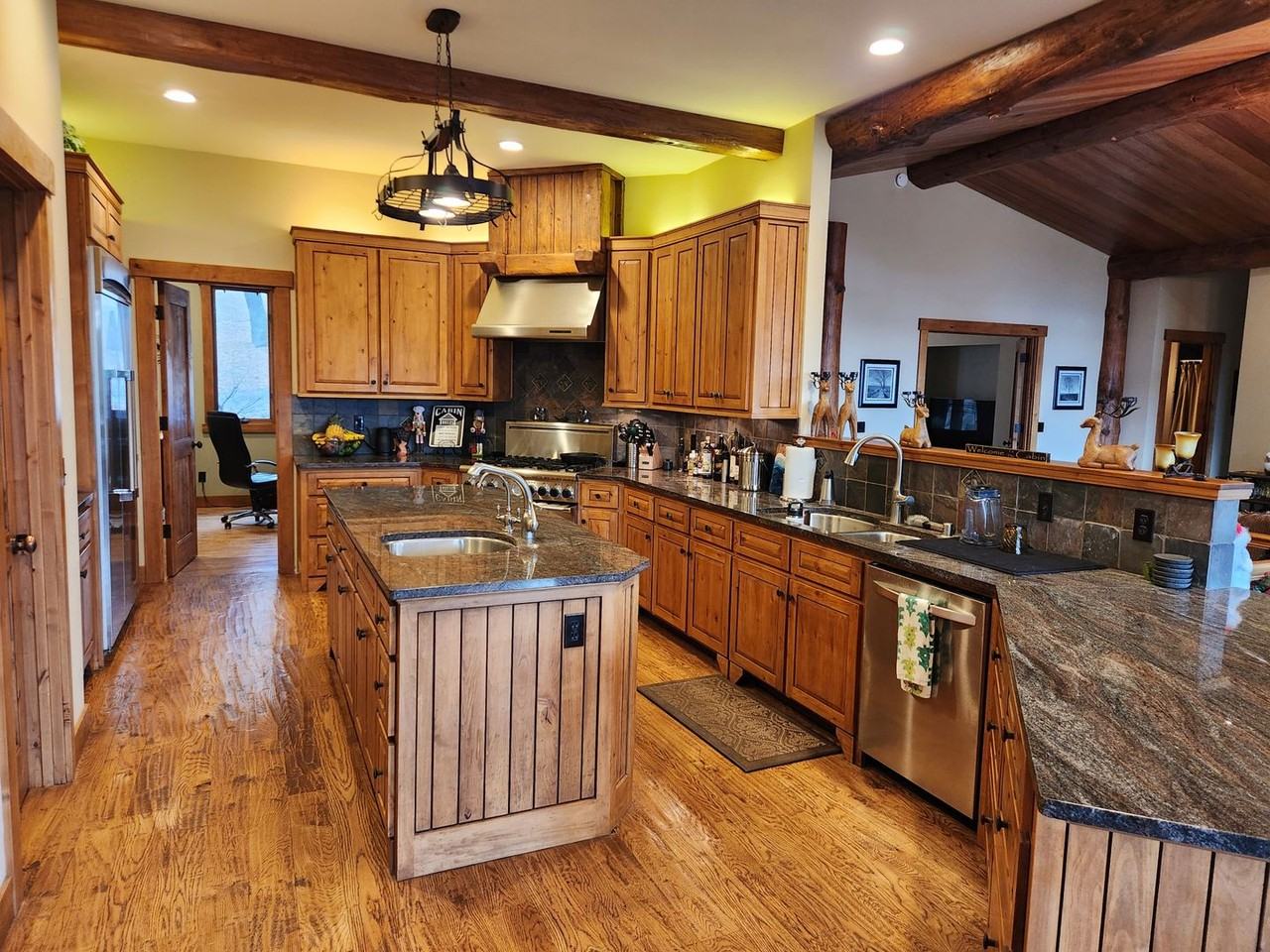 15602 Roving Way - Photo 2 of 36