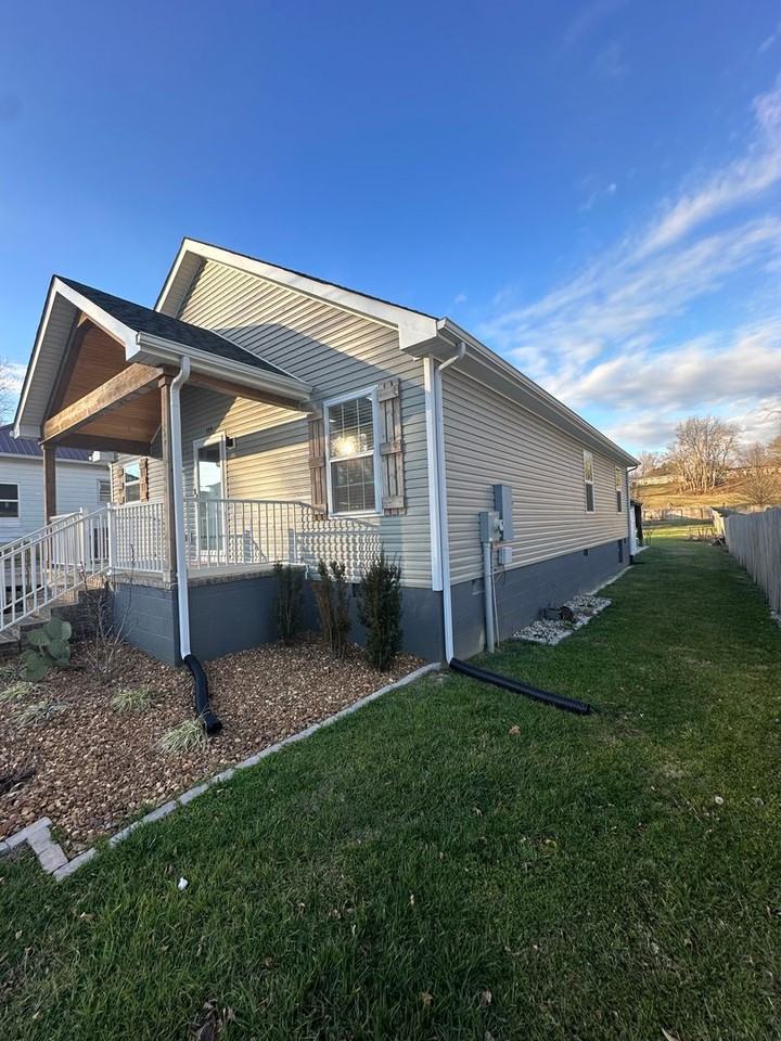 109 Warren St - Photo 3 of 39