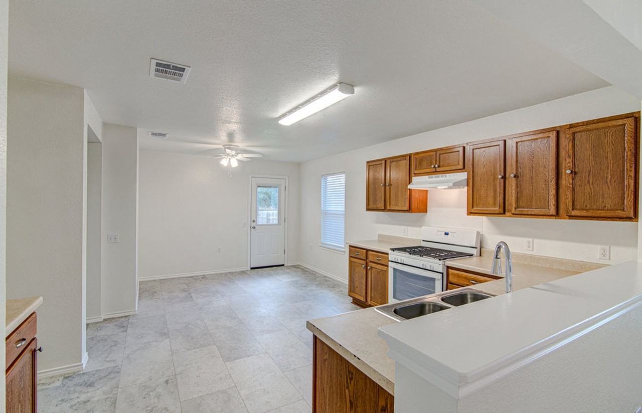 7505 Aspen Brook Dr - Photo 4 of 18