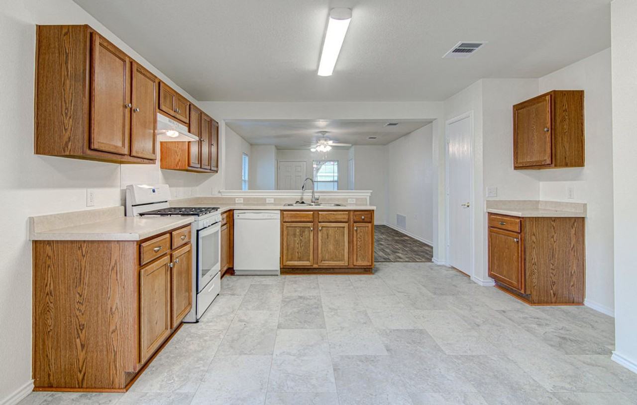 7505 Aspen Brook Dr - Photo 5 of 18