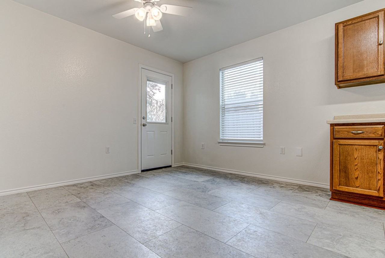 7505 Aspen Brook Dr - Photo 7 of 18
