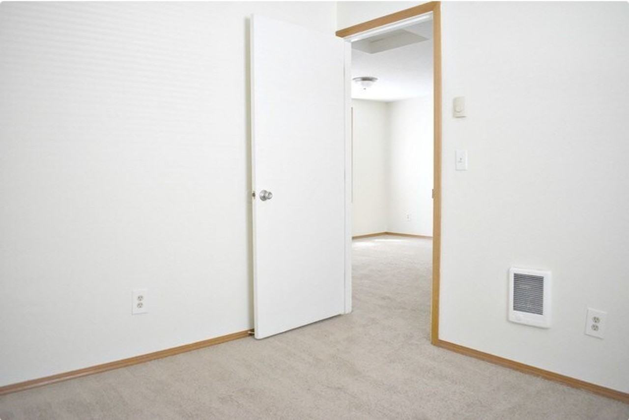 414 Se 133rd Ave - Photo 4 of 6