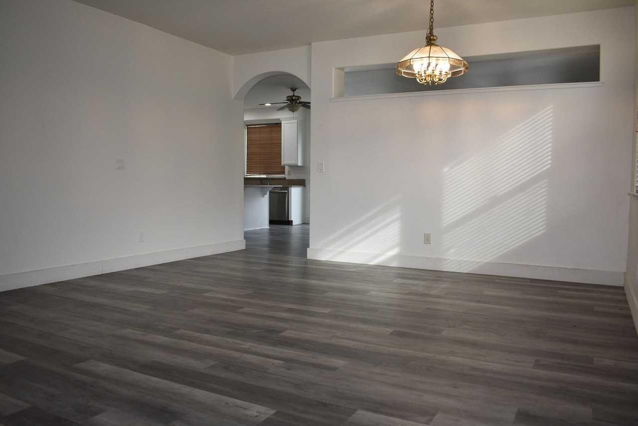125 Marinette Ct - Photo 3 of 26
