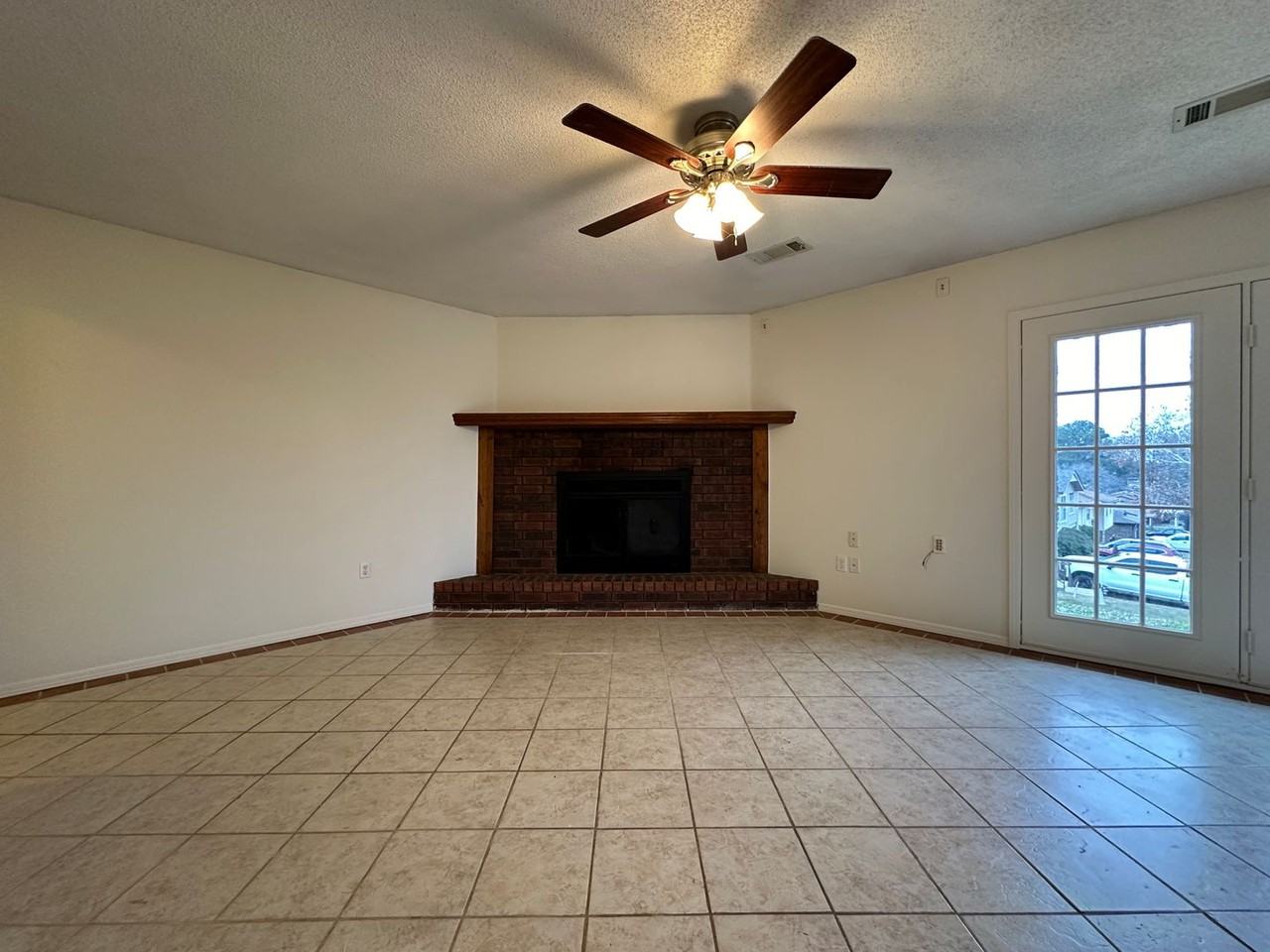 1300 8th Ter - Photo 3 of 17