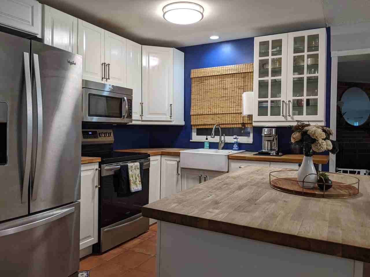 1905 Weeks Ave - Photo 4 of 13