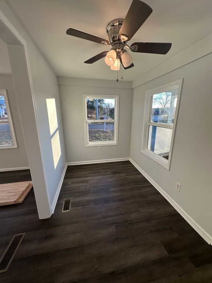 103 Sharpe St - Photo 2 of 27