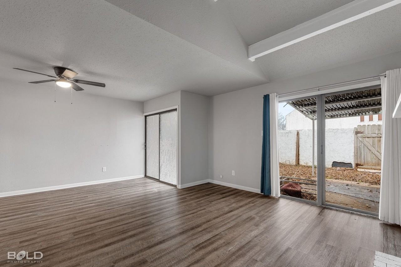 716 Highland Square Dr - Photo 2 of 21