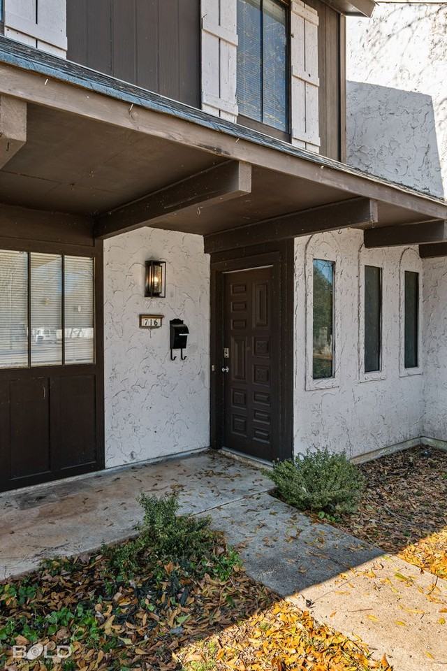 716 Highland Square Dr - Photo 3 of 21