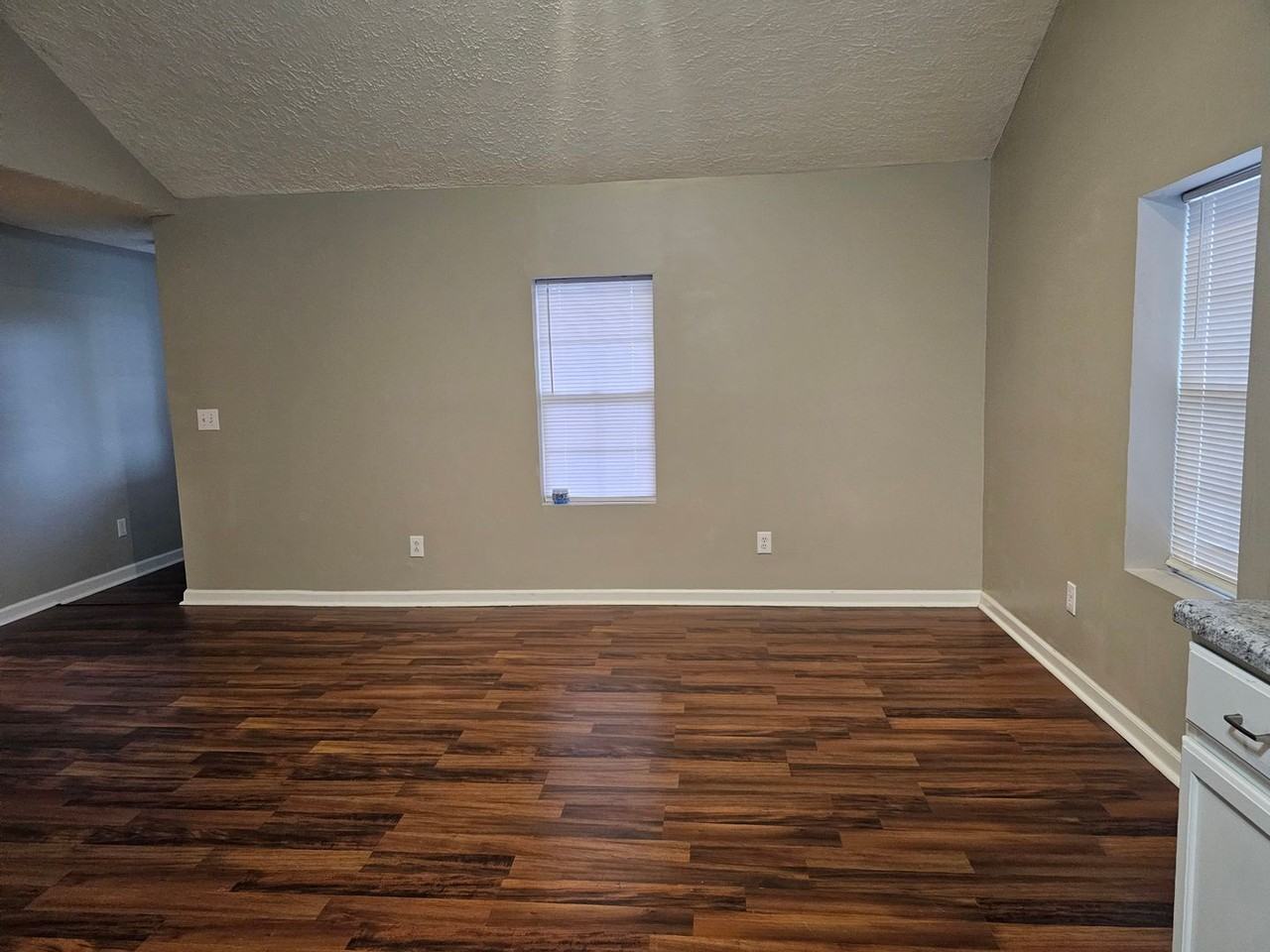 3411 Daviess St - Photo 2 of 12