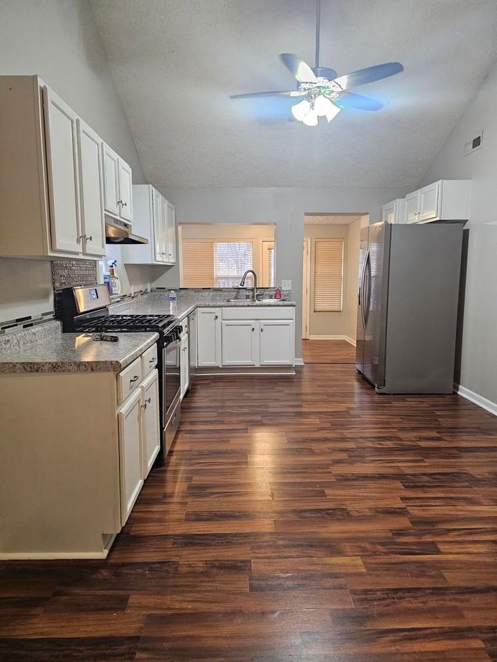 3411 Daviess St - Photo 3 of 12