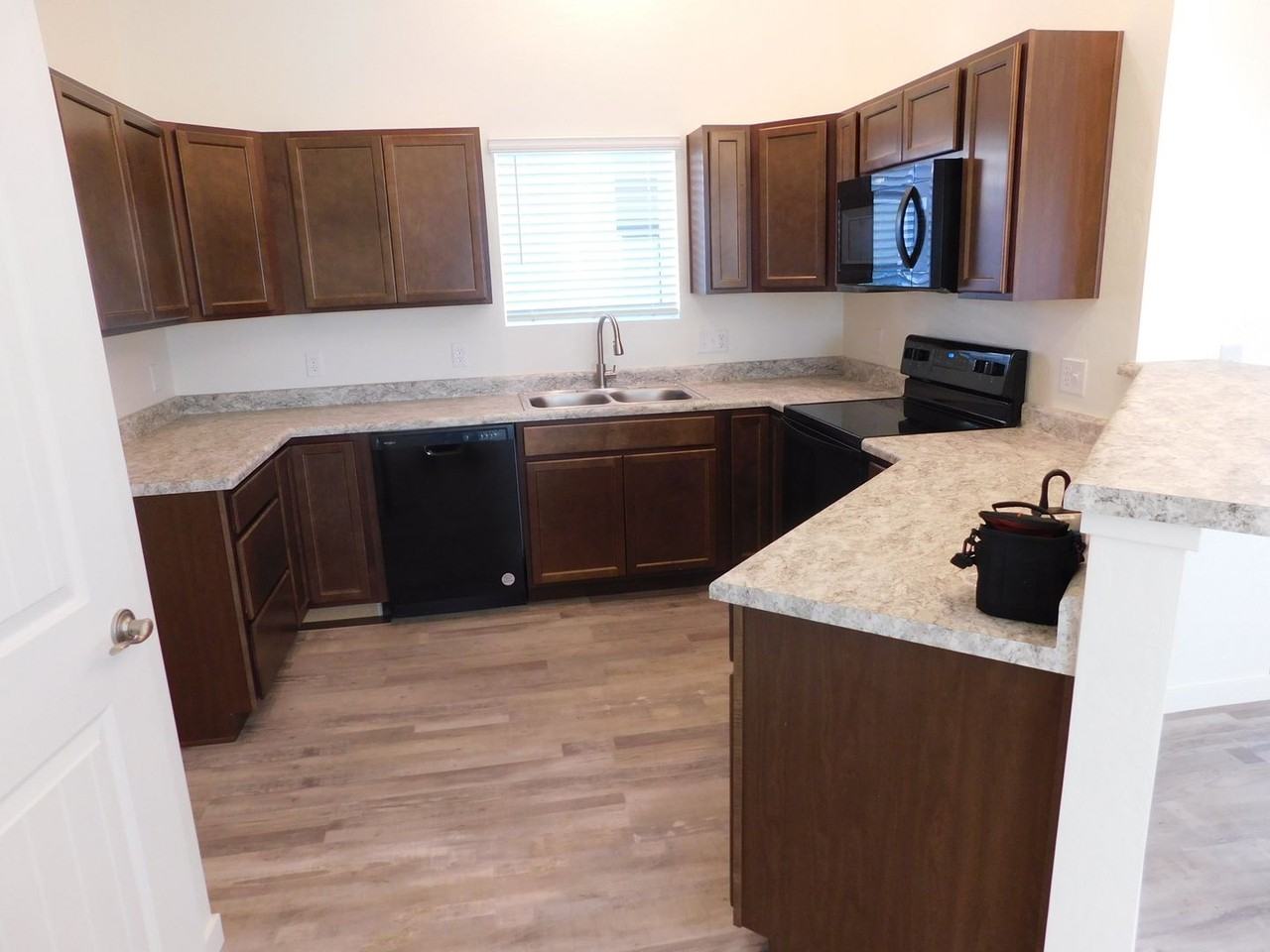2354 Zion Canyon Ave - Photo 6 of 18