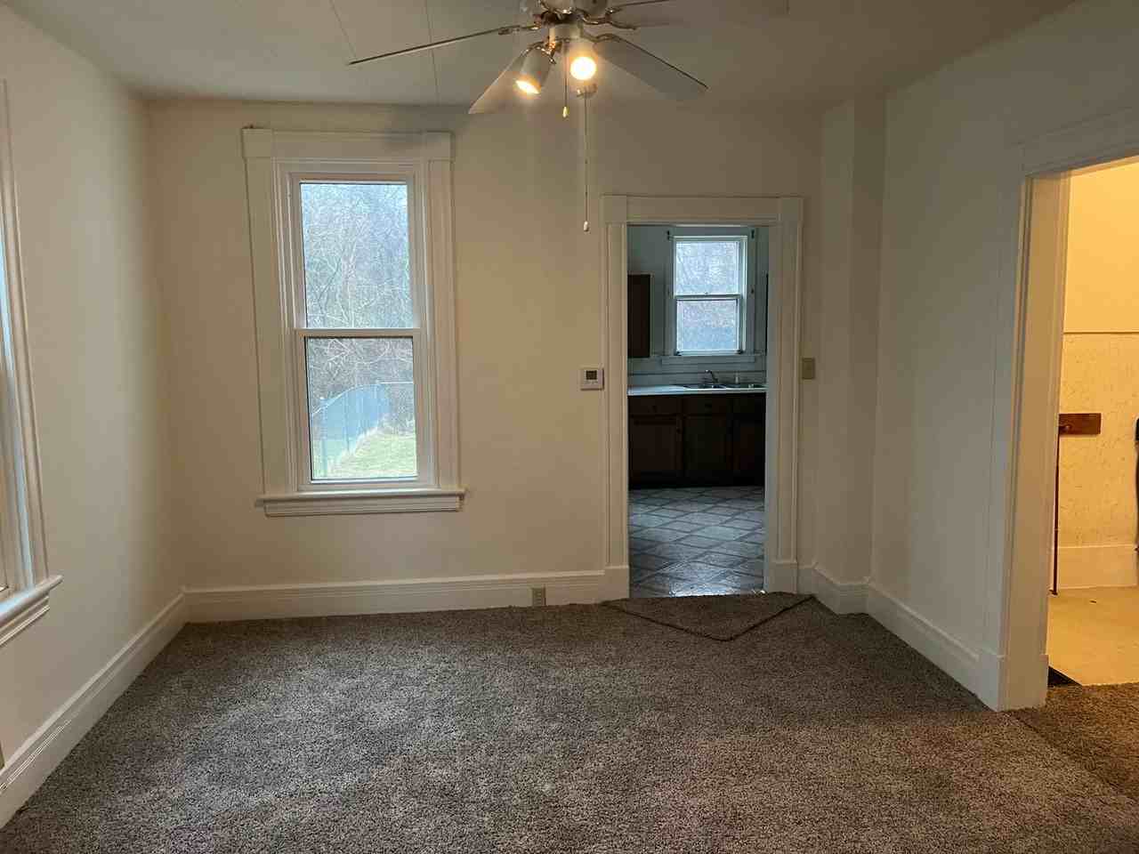 1128 W 9th St - Photo 5 of 9