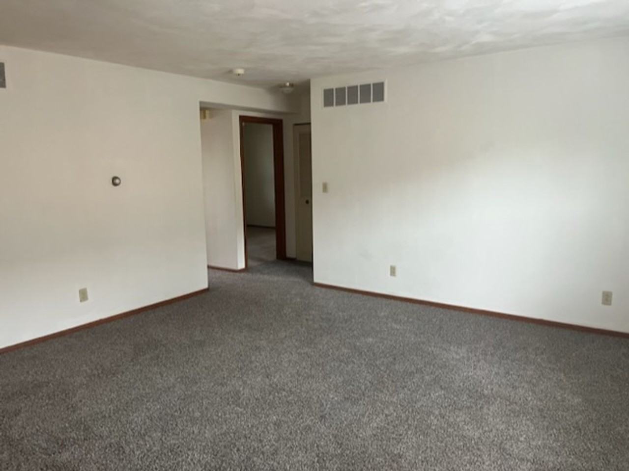 1824 Dial Ct - Photo 3 of 6