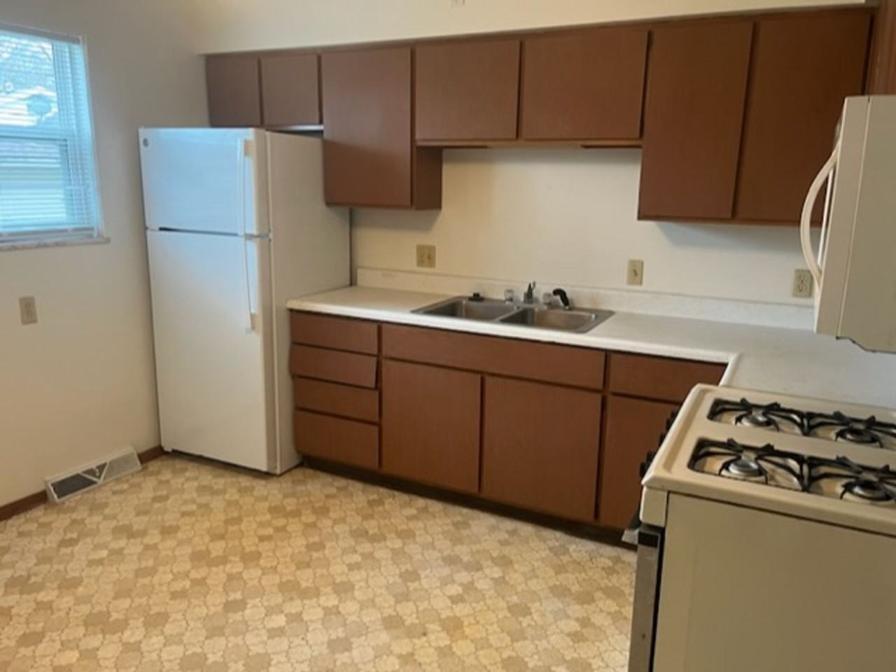 1236 Governor St - Photo 2 of 7