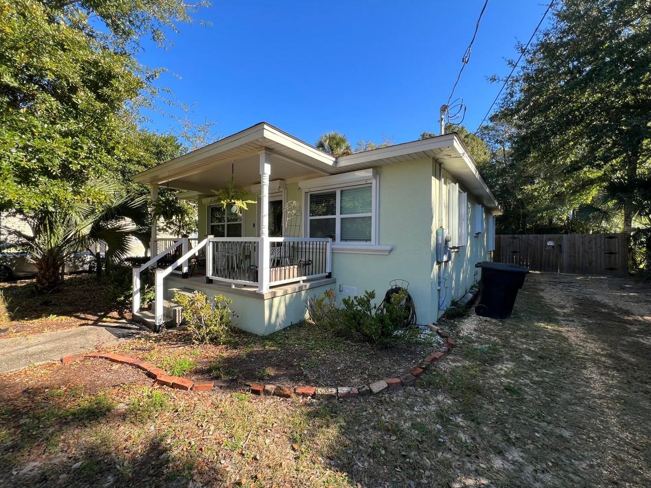 1014 N B St - Photo 2 of 20