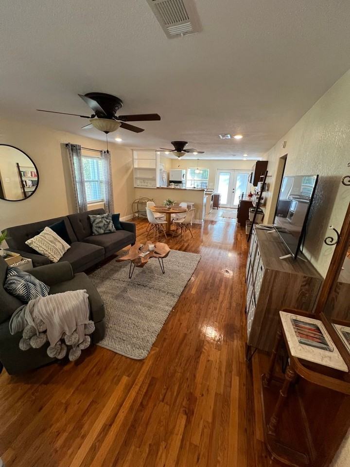 1014 N B St - Photo 3 of 20