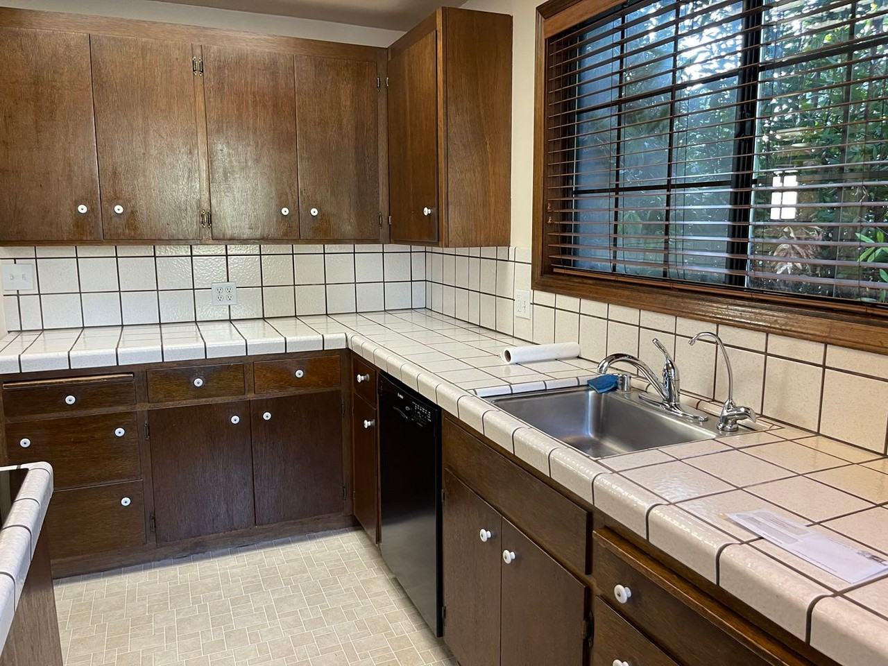 535 Upham St - Photo 7 of 19