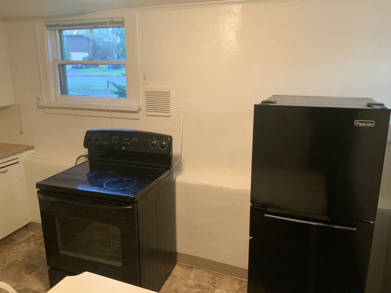 1020 Jefferson St - Photo 4 of 11