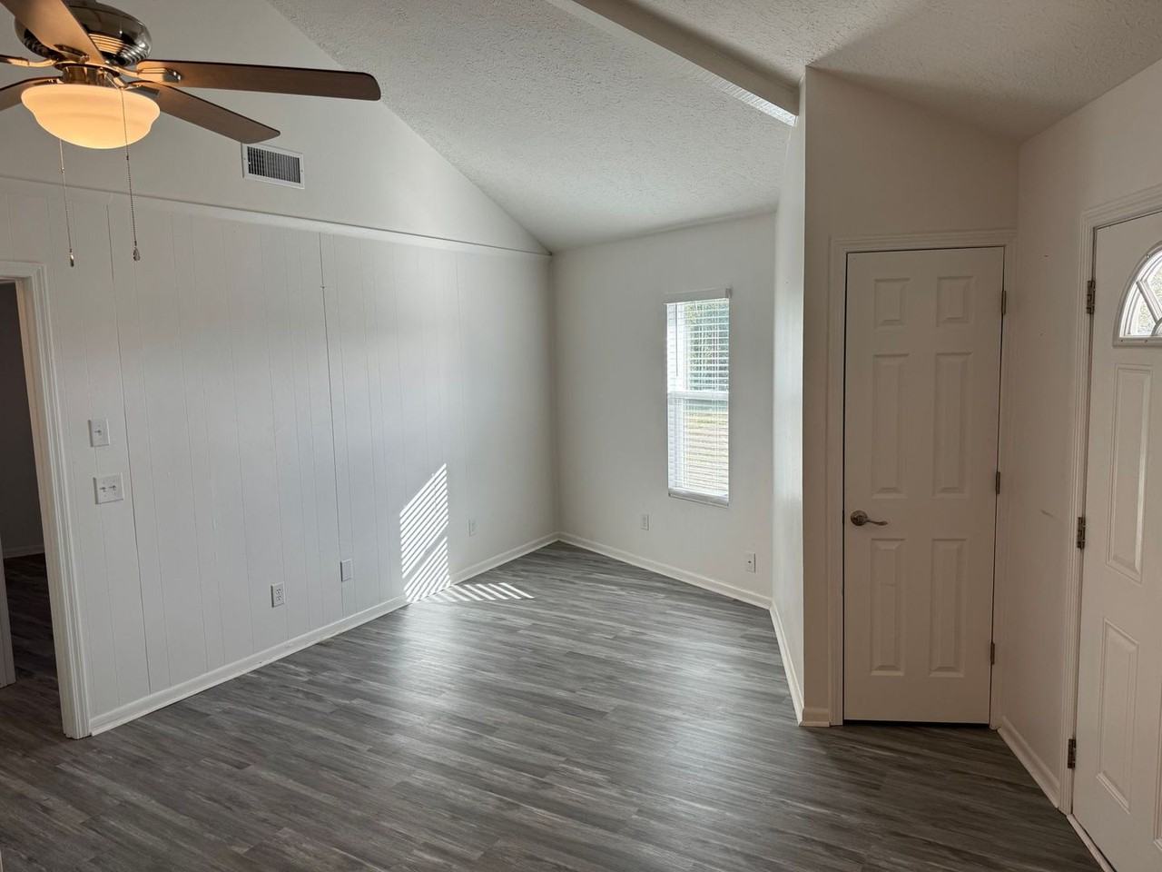 1616 Gainer Ave - Photo 2 of 12